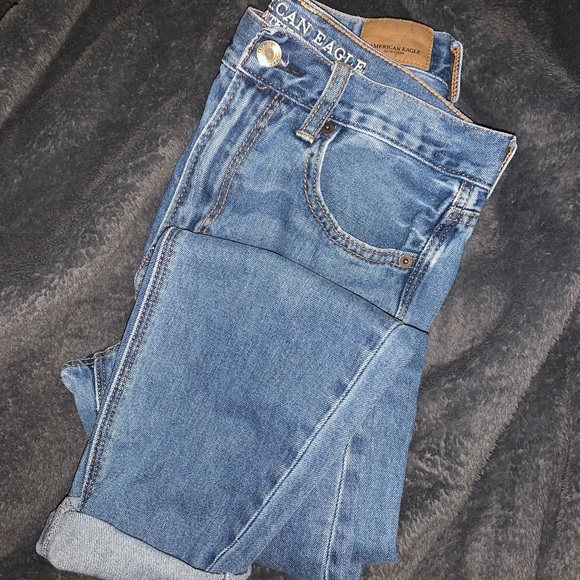 American Eagle. Mom Jean. Size 4. Good Condition. - Picture 2 of 4